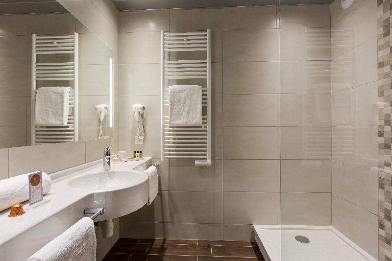 Roi Soleil Prestige Strasbourg Hotell Schiltigheim Exteriör bild